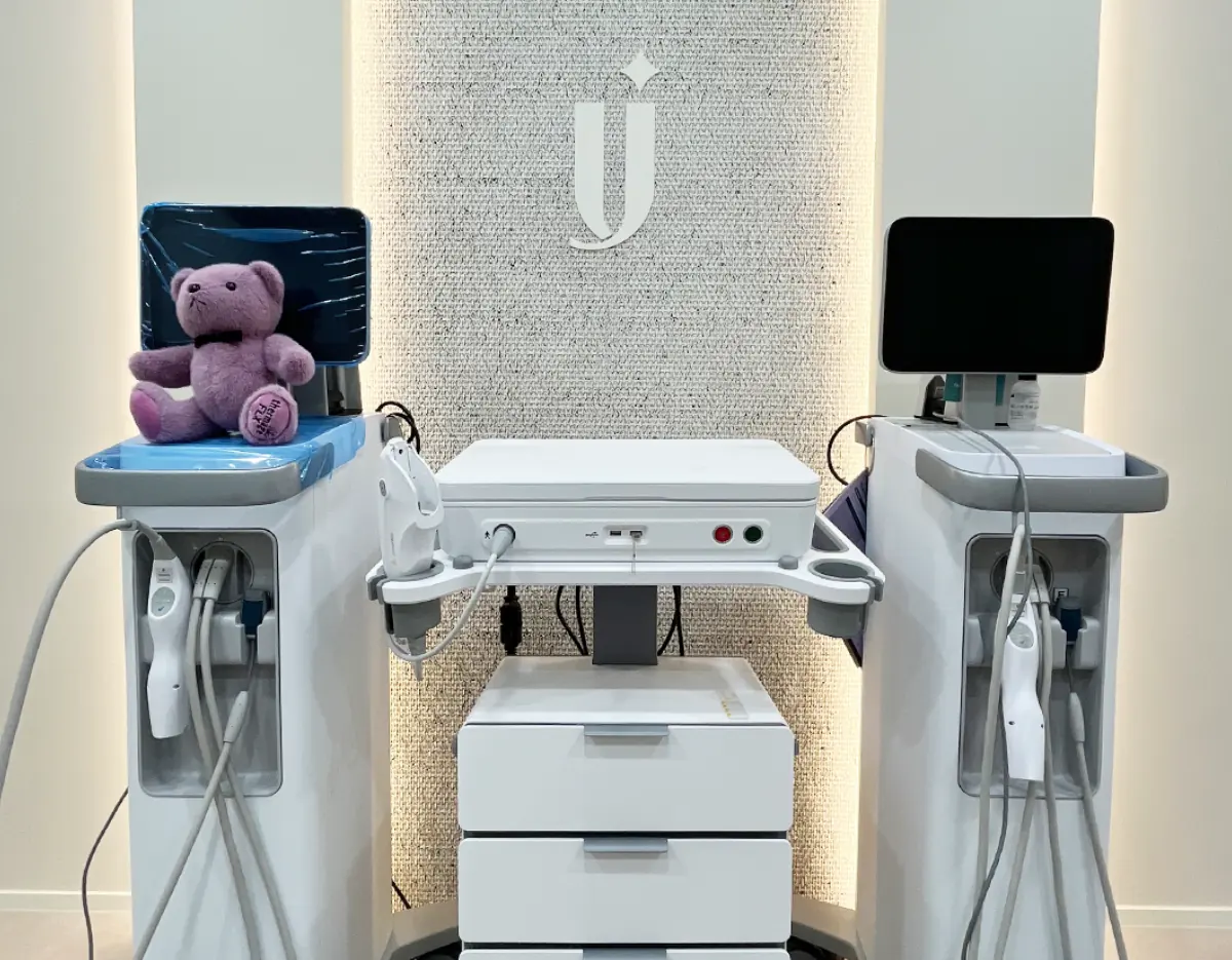 Lijin Clinic Myeongdong — english speaking clinic interior — Treatment room with Ultherapy Prime and Thermage FLX